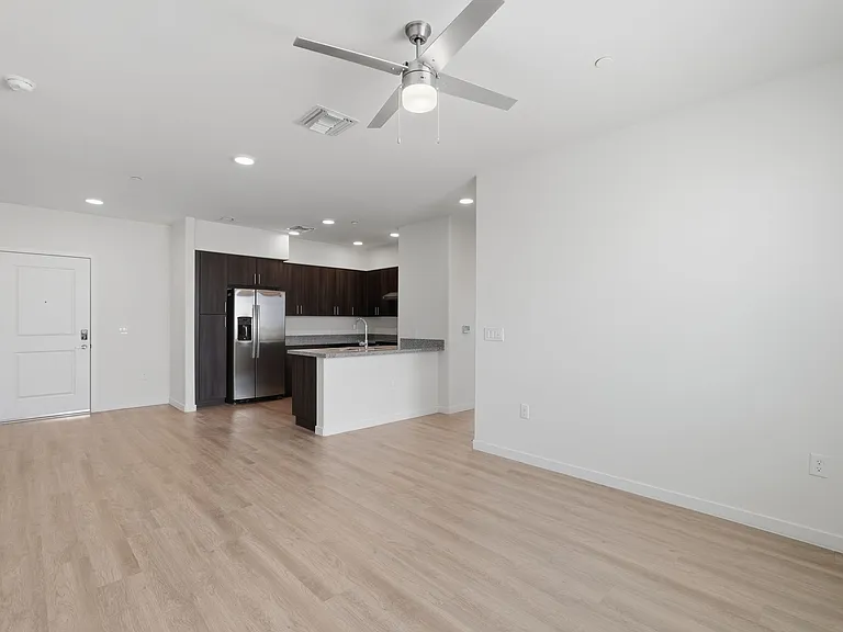 La Victoria Commons — Photo 39