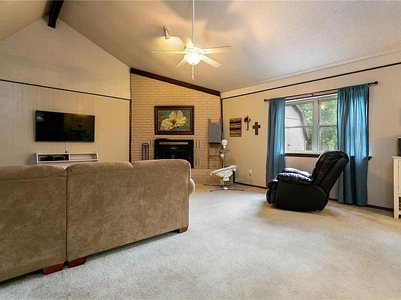 5th image of 303 W Magnolia St