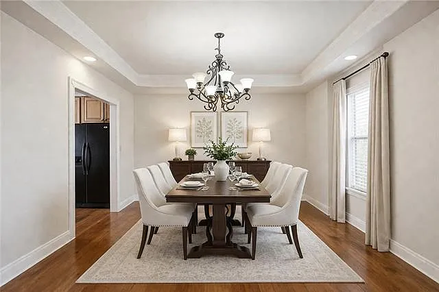 305 Charles Ct — Photo 3