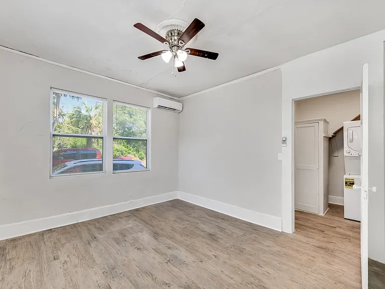 310 E Lambright St — Photo 22