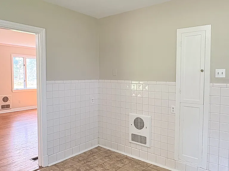 1573 Three Springs Rd — Photo 8