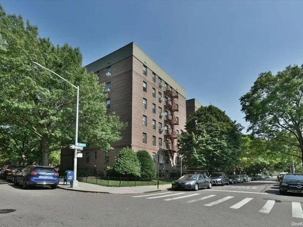 83-11 139 Street #2E, Briarwood, NY 11435