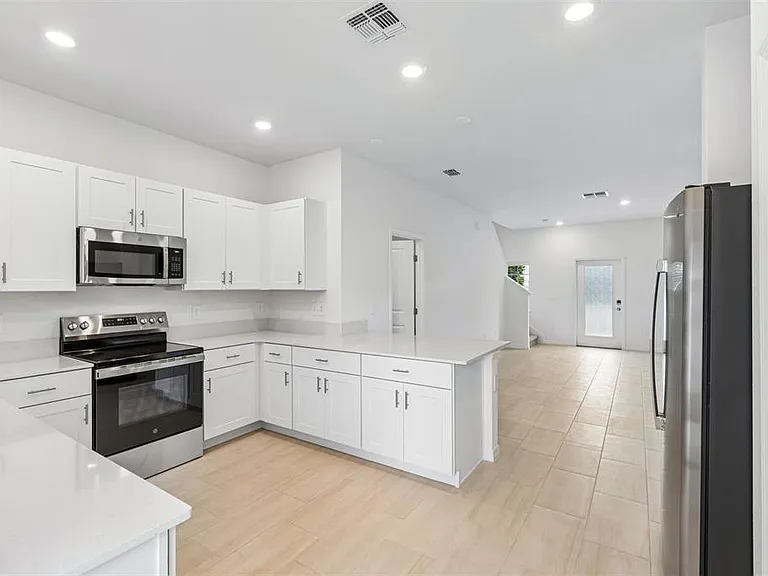10822 Ichetucknee Way — Photo 24