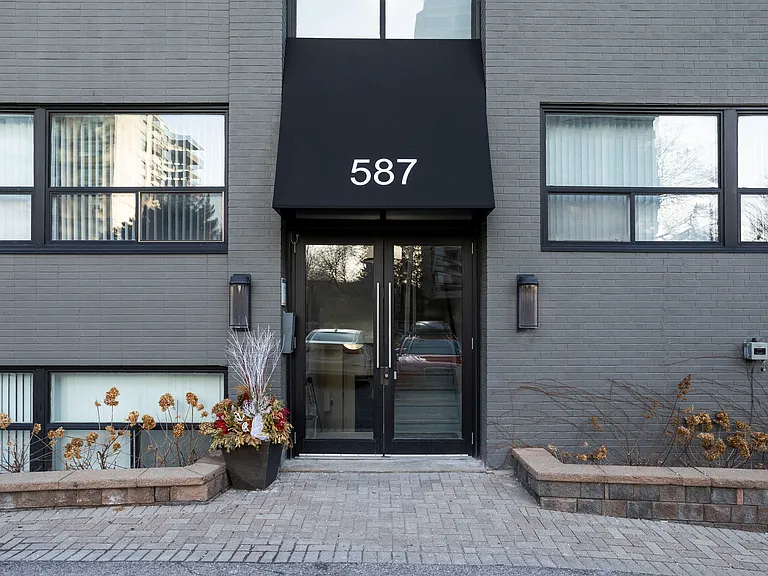 587 Avenue Rd #5 — Photo 6