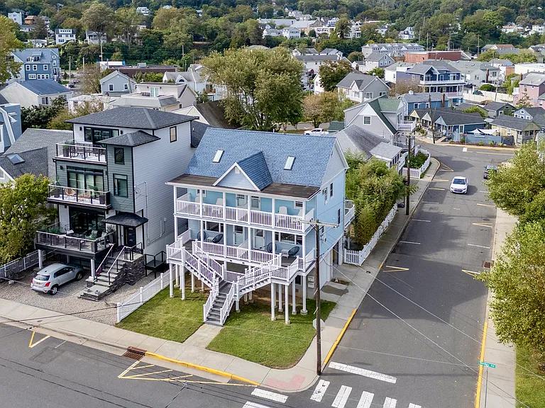 37 Shrewsbury Ave — Photo 4