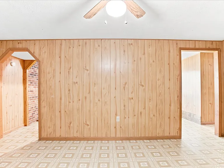 102 Linwood Ct — Photo 74