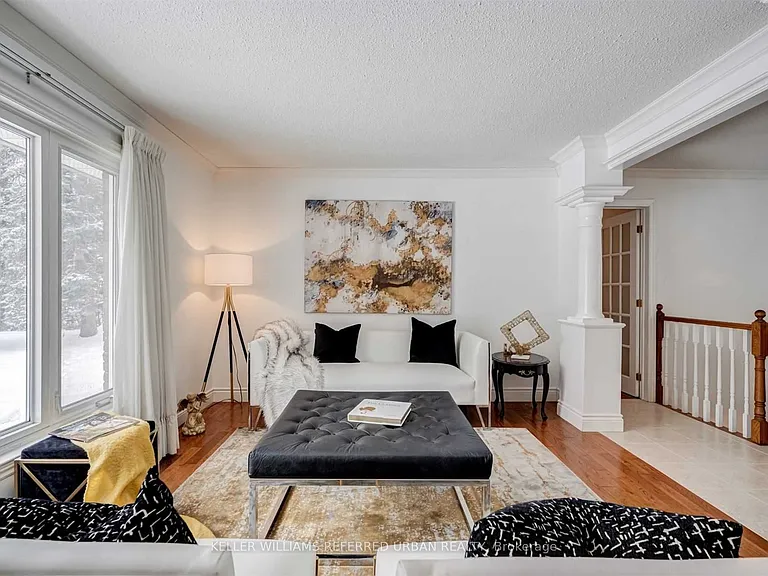 135 Jennifer Cres — Photo 4