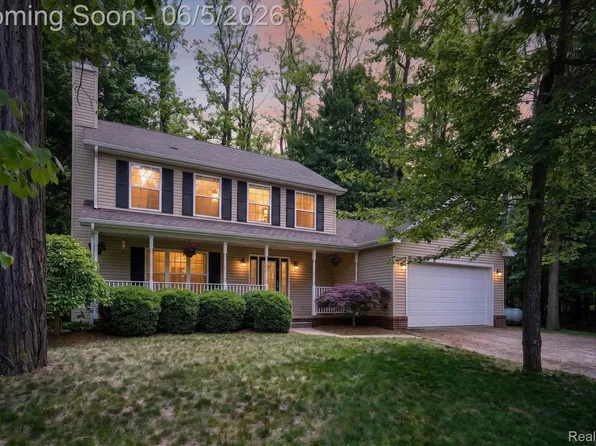15129 Locust Grove Dr, Byron, MI 48418