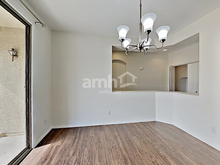 9427 W Potter Dr — Photo 5