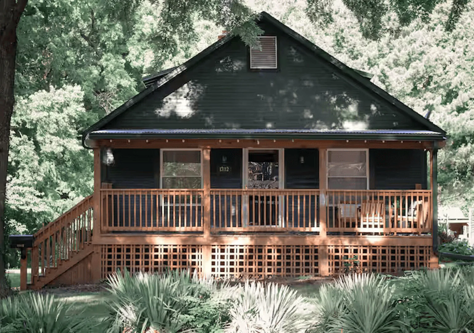 Modern 3BR Home Near Downtown Fully Furnished & Pet Friendly — Photo 2