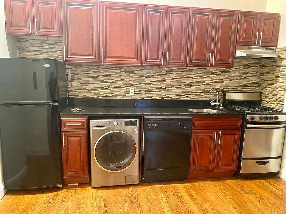1st image of 139 E 13th St APT 1B