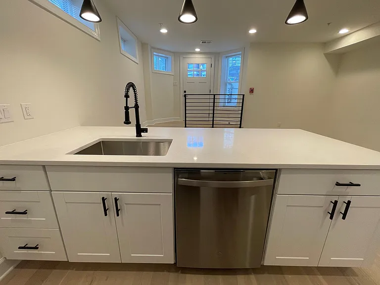 75 Florida Ave NW #1 — Photo 11