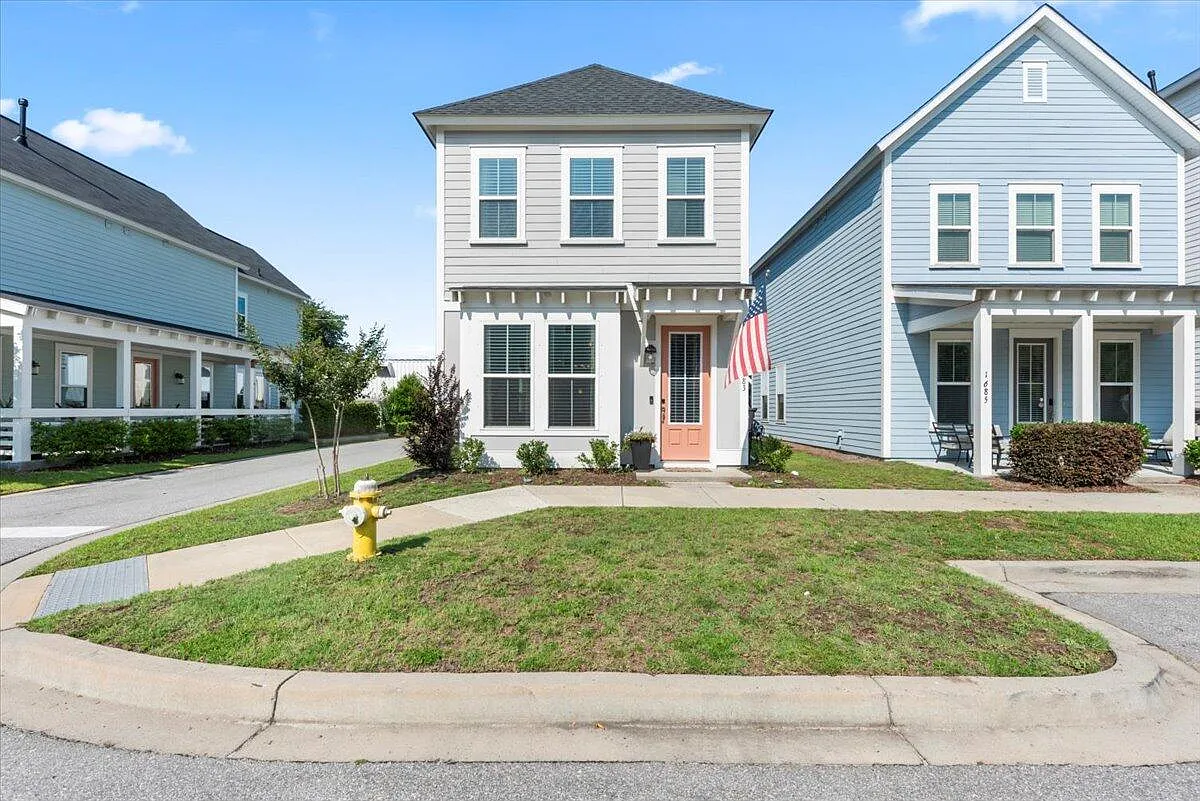 3 bed, 2.5 bath, 1732 sqft, $3,000 — Photo 2