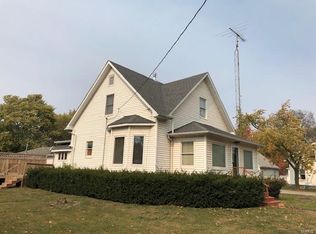 521 N Spruce St, Nokomis, IL 62075