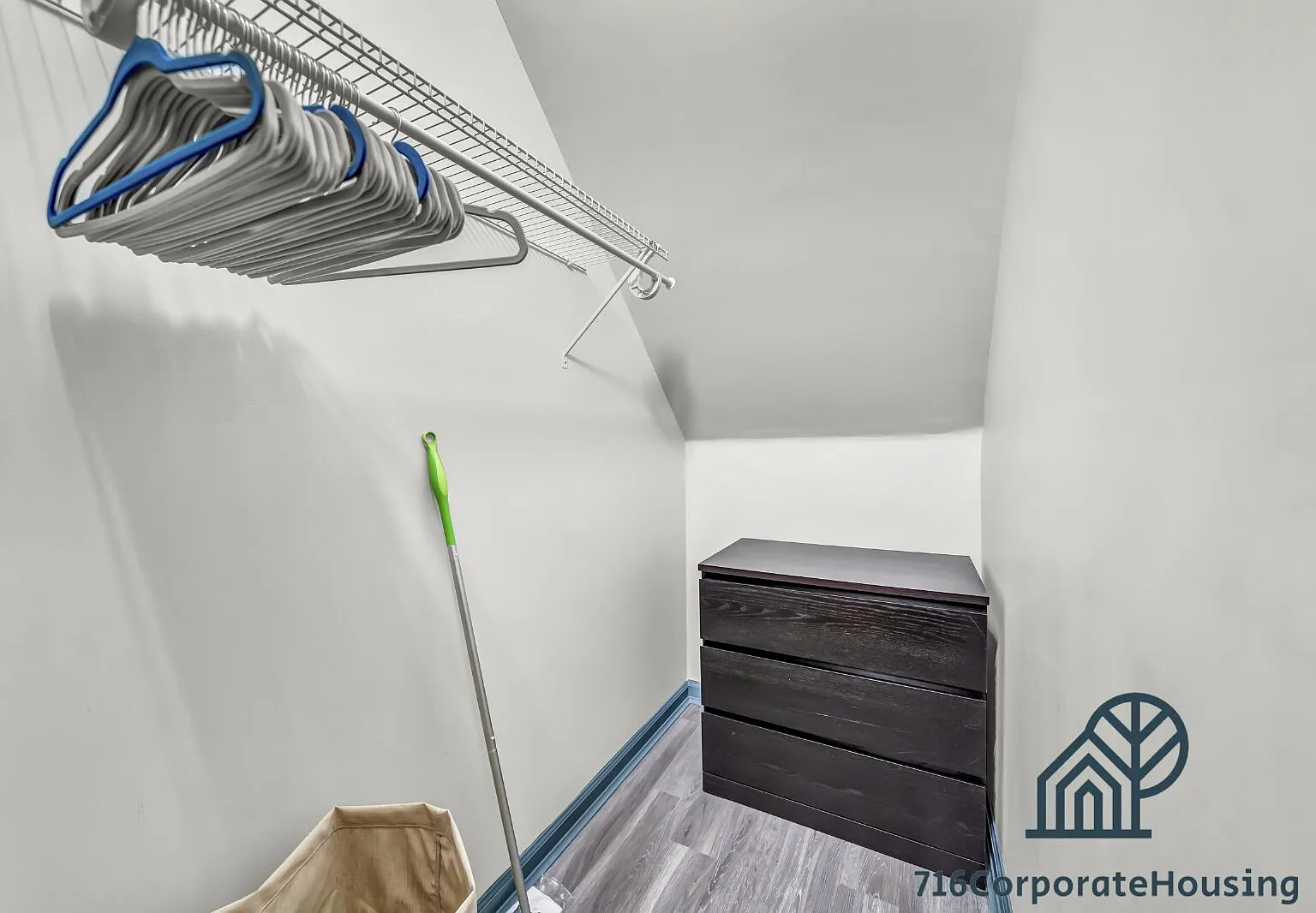 2 bed, 2.0 bath, 1000 sqft, $2,500 — Photo 4