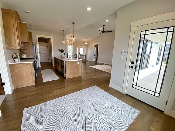 5th image of 3914 Jade Dr