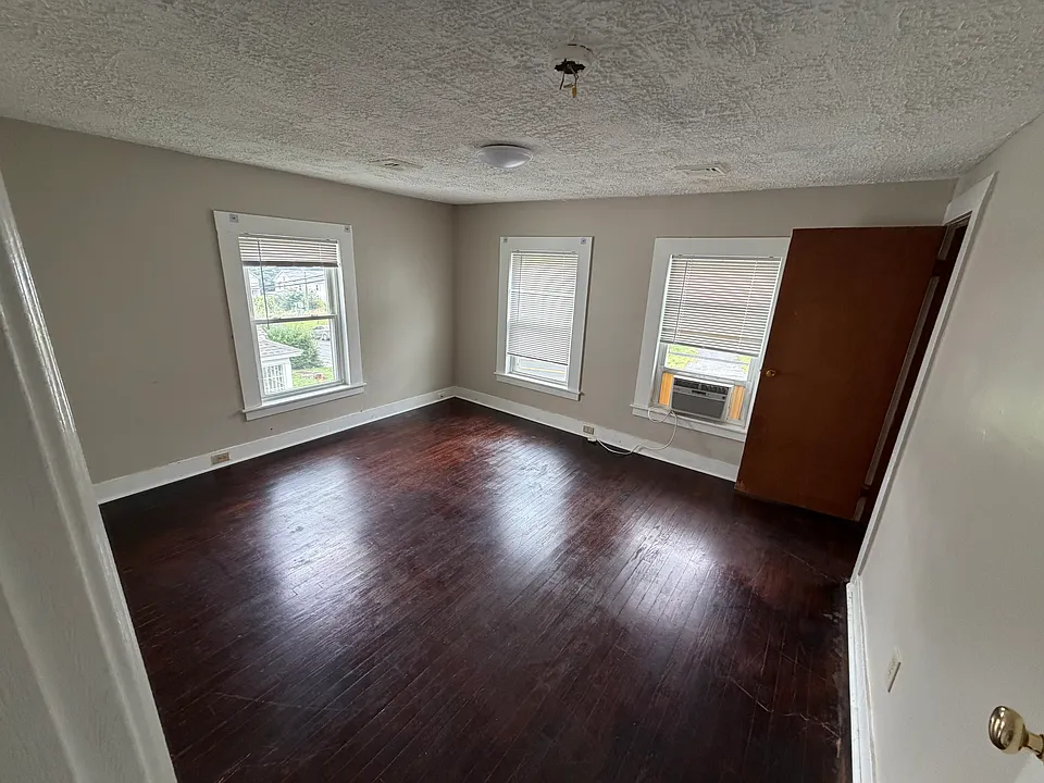 158 S Main St #1