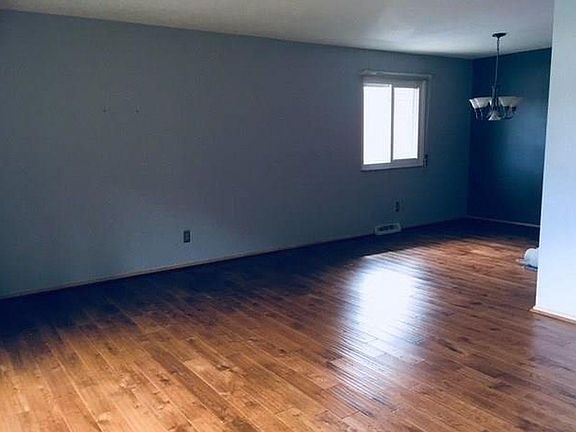 2nd image of 9062 White Oak Dr