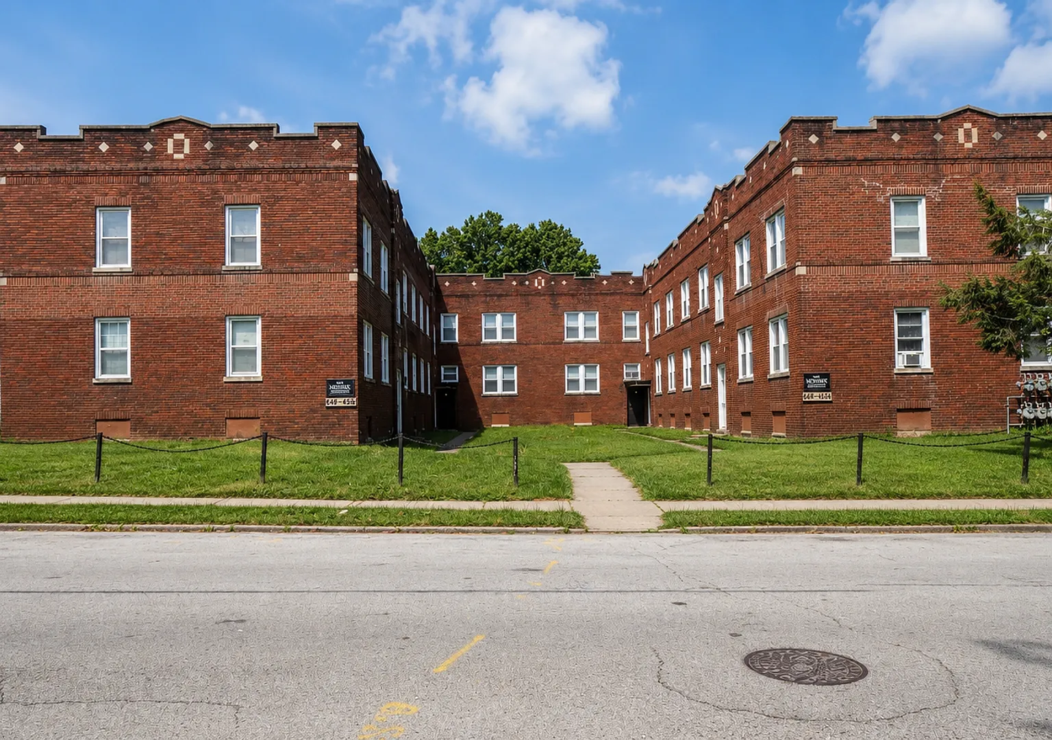 Navaho Apartments — Photo 1