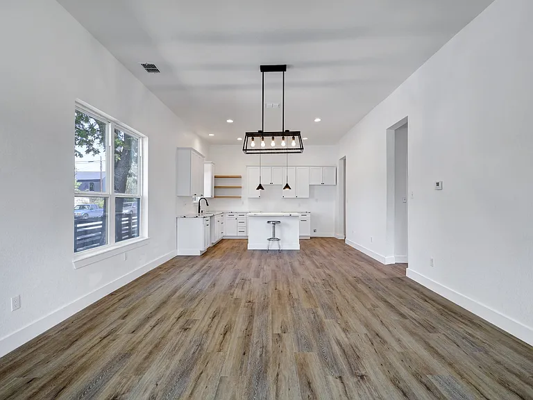 2425 Monterey St — Photo 9