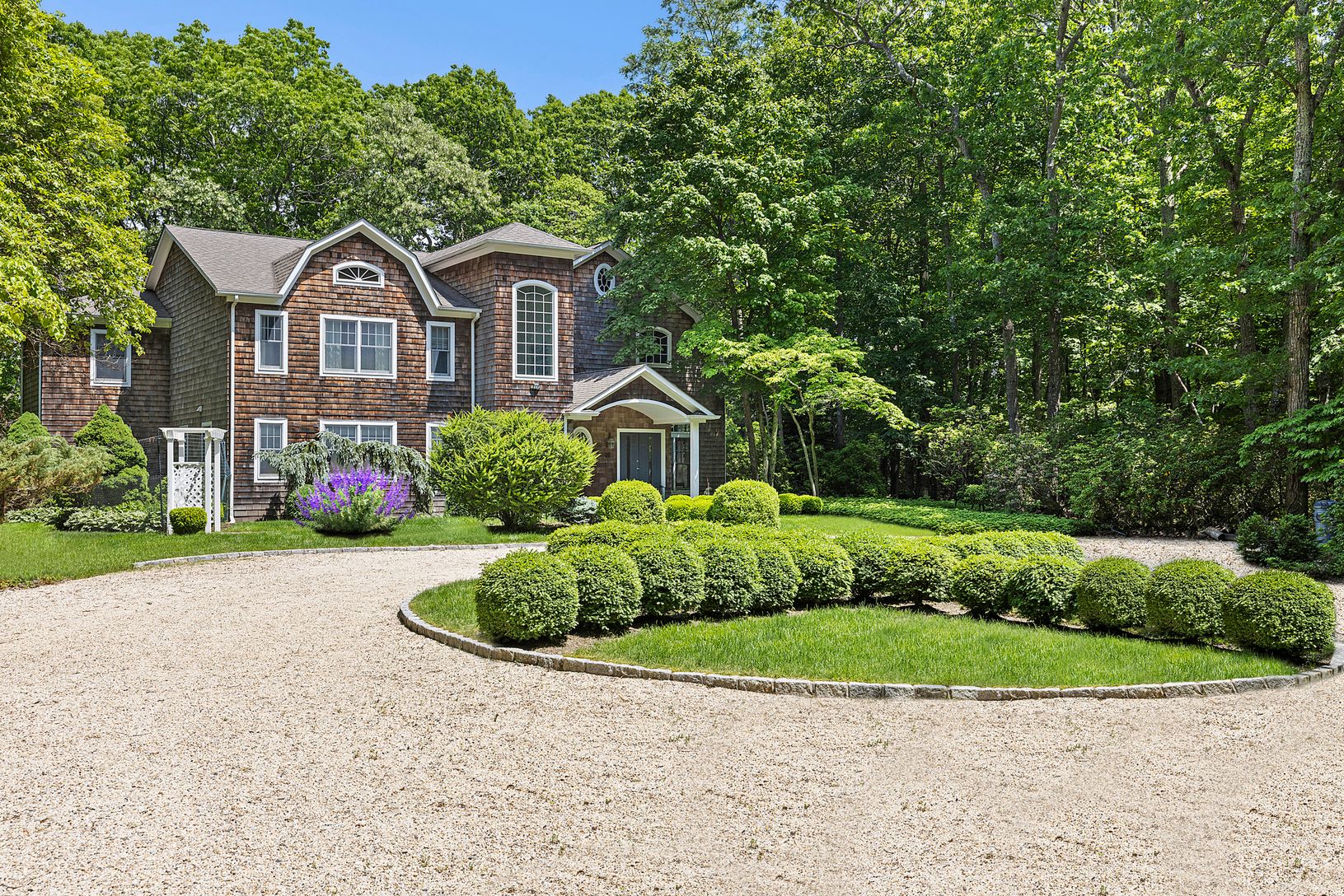  
Stately Approach w/ Ample Parking
