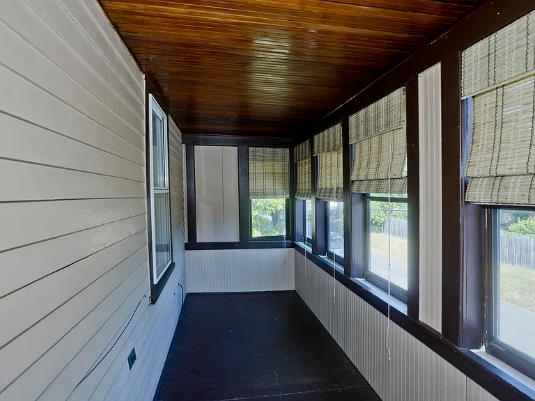 111 Quartus St #2 — Photo 12