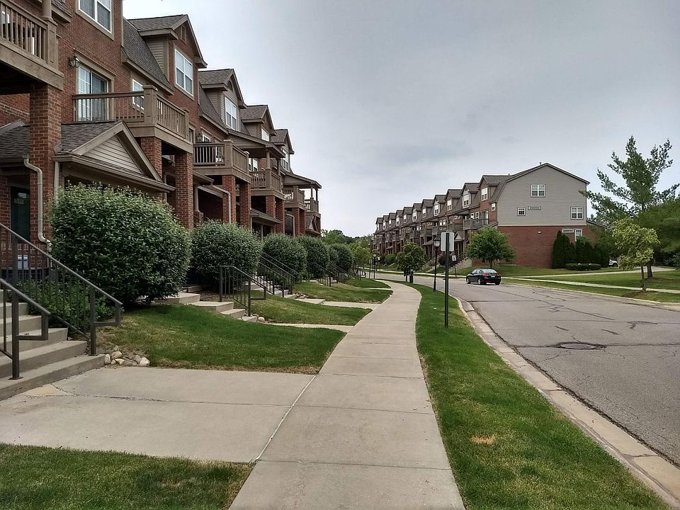 1st image of 2883 Barclay Way