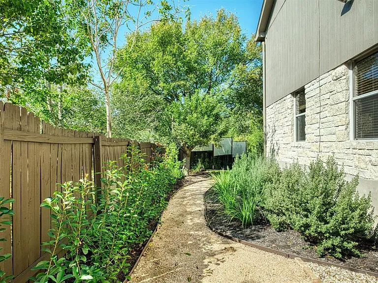 2412 Willow Way — Photo 27