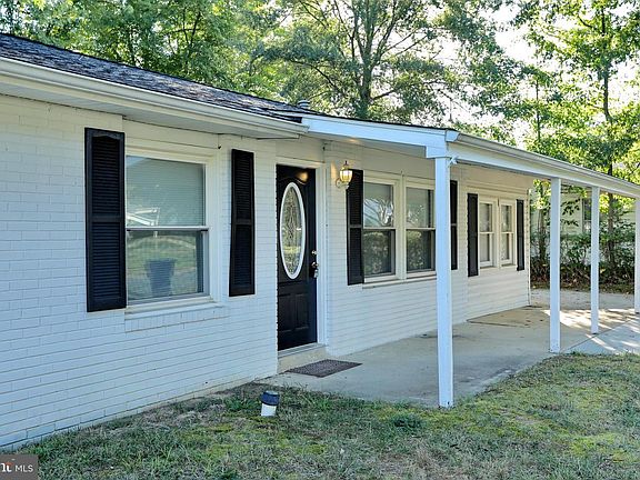 5th image of 318 Barksdale Ave