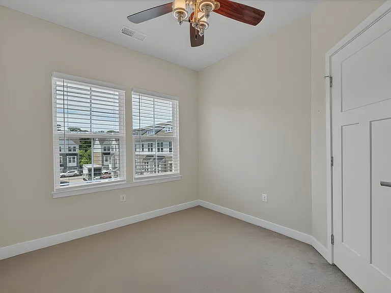 589 Westport St — Photo 32