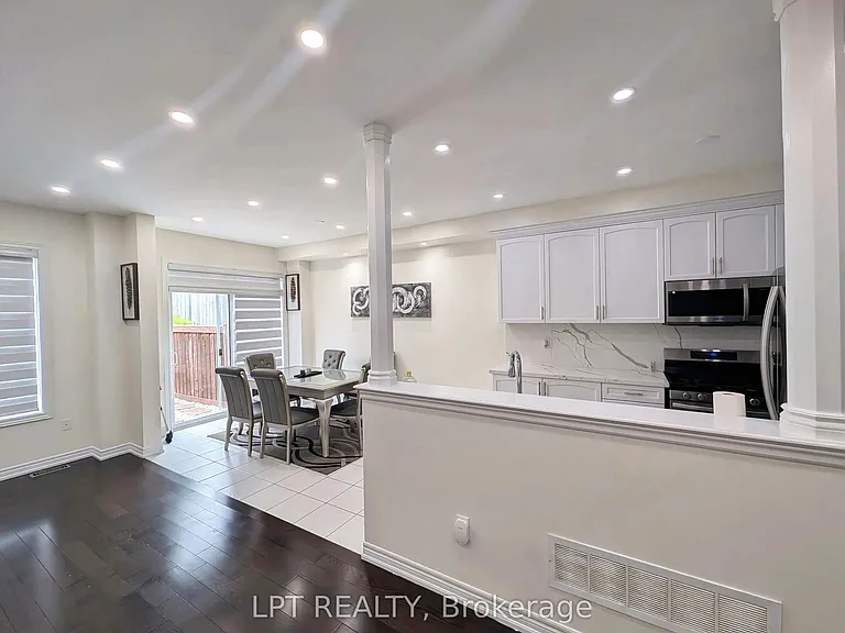 22 Dufay Rd — Photo 2