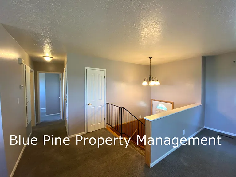 2215 Sykes Dr — Photo 2