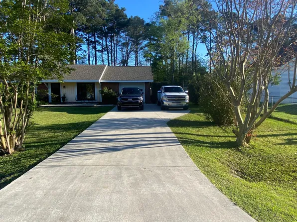 4113 Plantation Rd, Morehead City, NC 28557