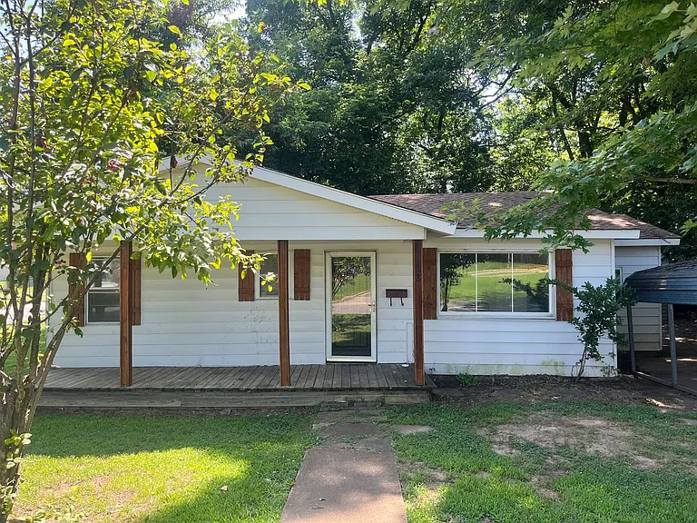 610 N Fir St — Photo 1