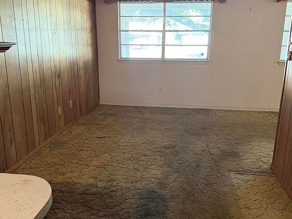 4th image of 2177 Popps Ferry Rd