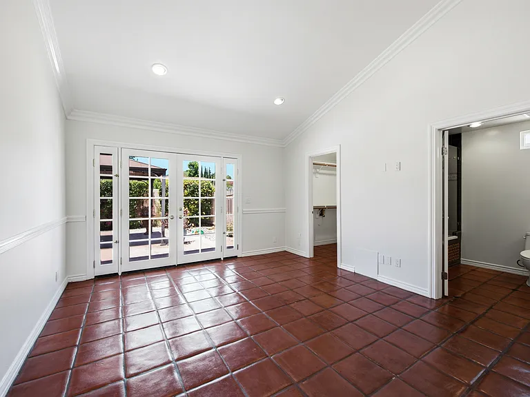 1090 Elfstone Ct — Photo 24
