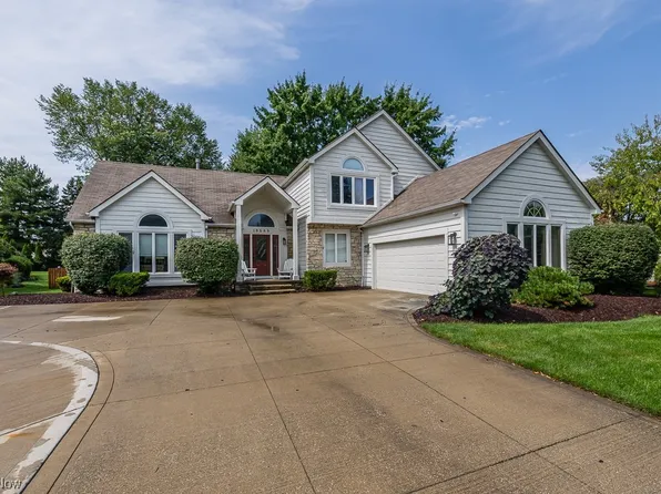 19589 Stoughton Dr, Strongsville, OH 44149