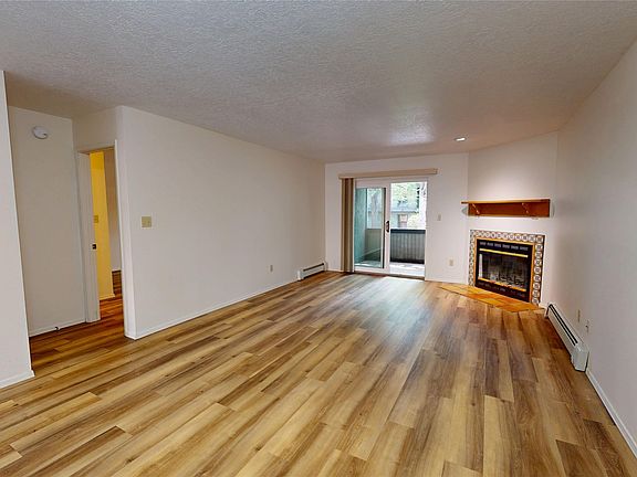3rd image of 1300 Iris St APT 103