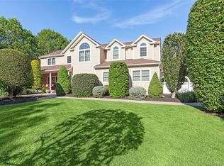 3 Steven Path, Center Moriches, NY 11934