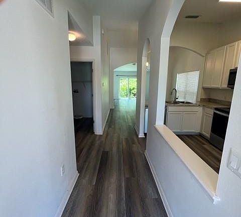 4th image of 560 Margie Dr