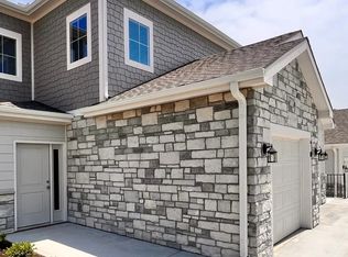 8671 Golden Ln #B, De Soto, KS 66018