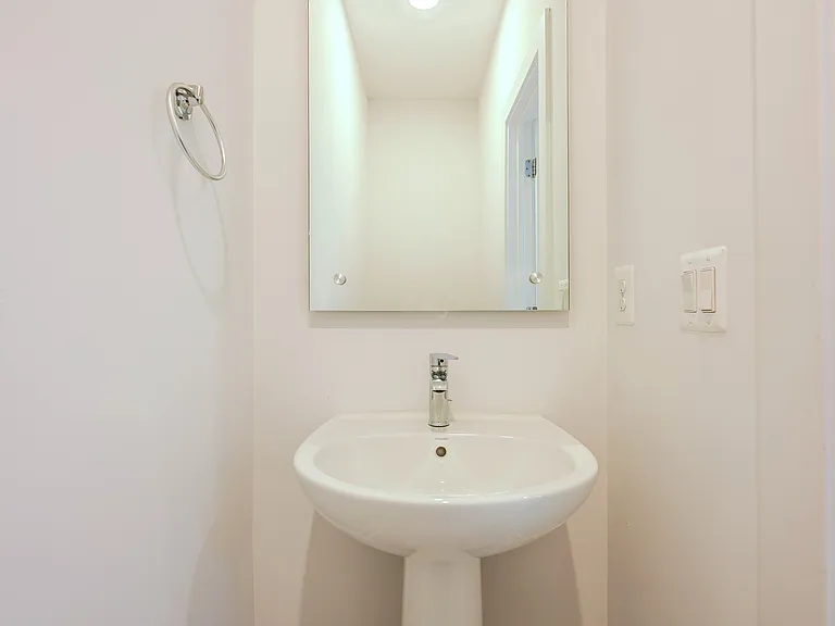 4450 Joseph Pl NE — Photo 6