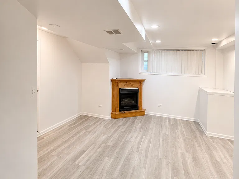 1528 W Chestnut St #B — Photo 5