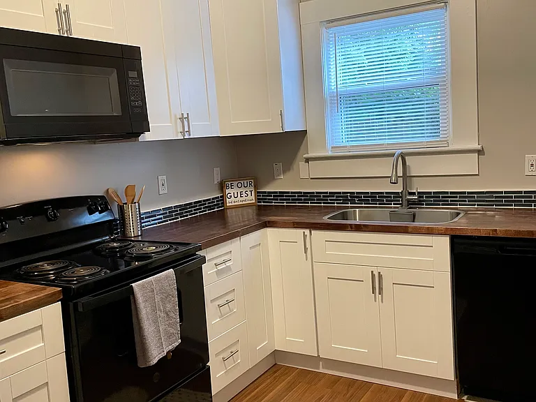 Fully equipped kitchen.