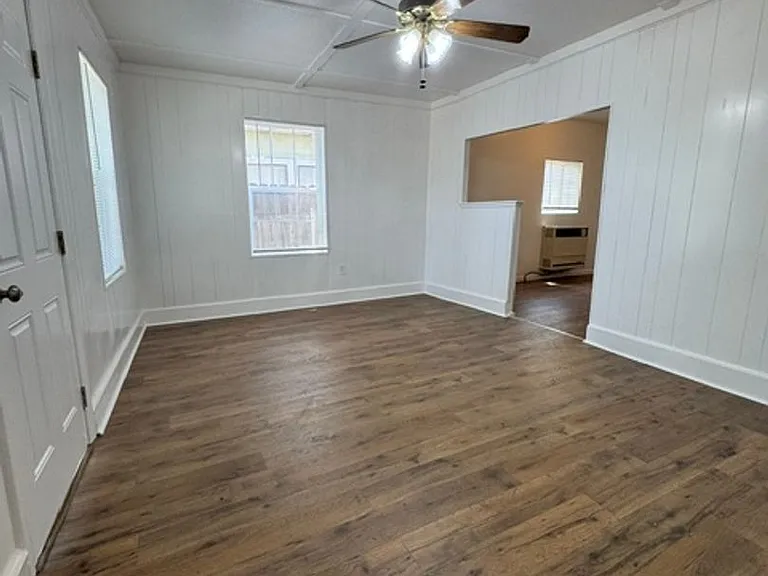 319 N Shasta St — Photo 3
