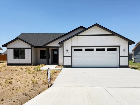 1305 Marboeuf Blvd, Dodge City, KS 67801