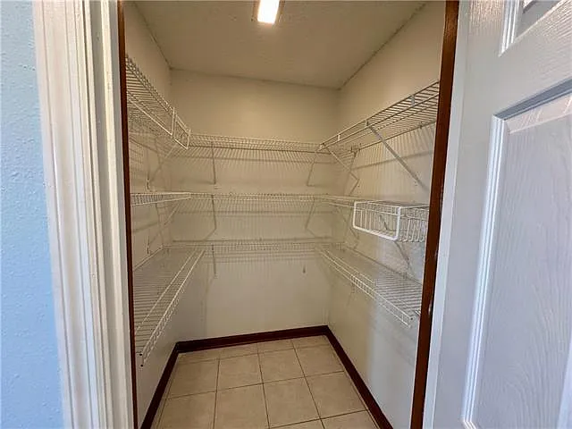 13 Lake Breeze Dr — Photo 9