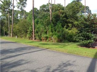 122 Bay Colony Way, Apalachicola, FL 32320