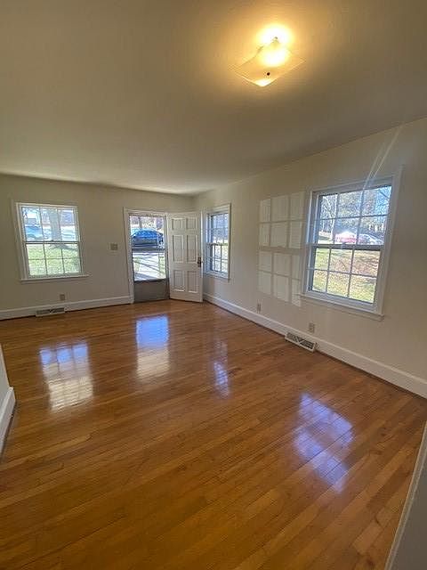 2 BR Duplex with Hardwoods
