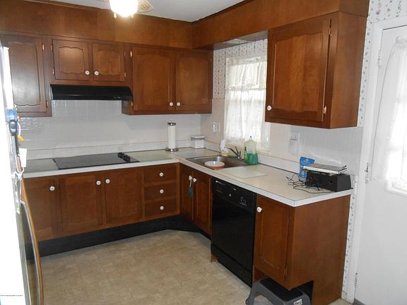 3rd image of 450A Cheshire Ct